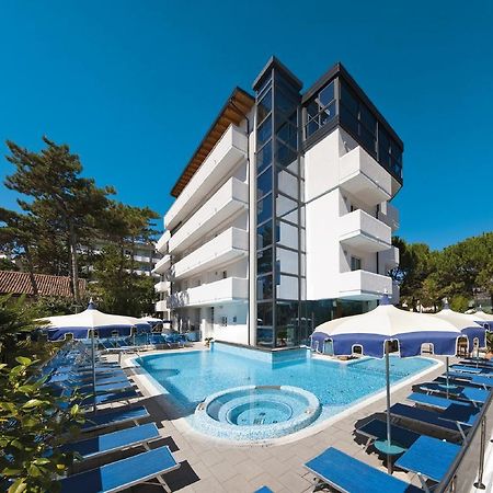 Hotel Bellevue Lignano Sabbiadoro Bagian luar foto
