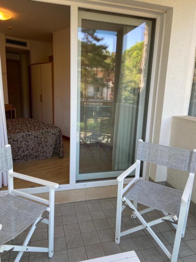 Hotel Bellevue Lignano Sabbiadoro Bagian luar foto
