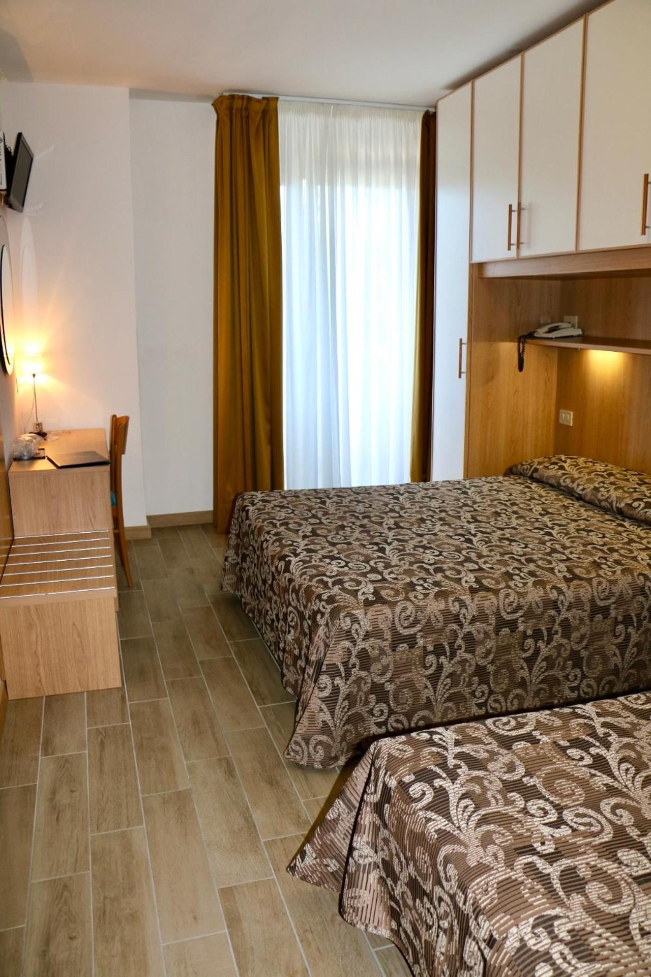 Hotel Bellevue Lignano Sabbiadoro Bagian luar foto