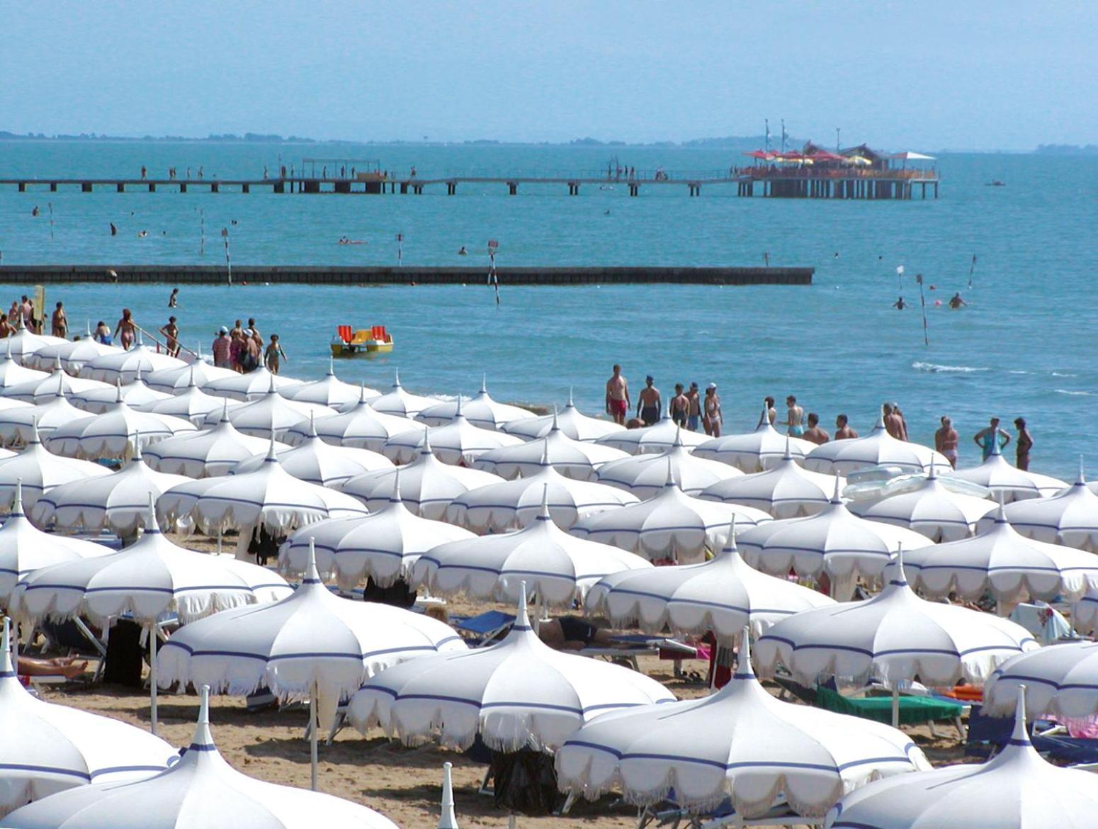 Hotel Bellevue Lignano Sabbiadoro Bagian luar foto