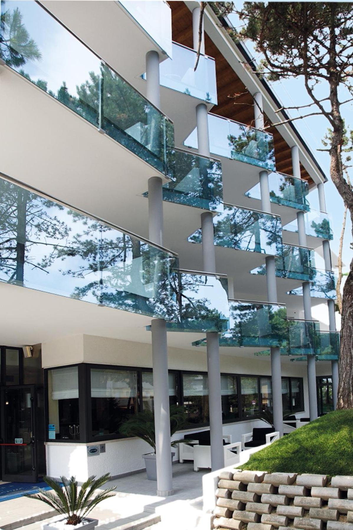 Hotel Bellevue Lignano Sabbiadoro Bagian luar foto