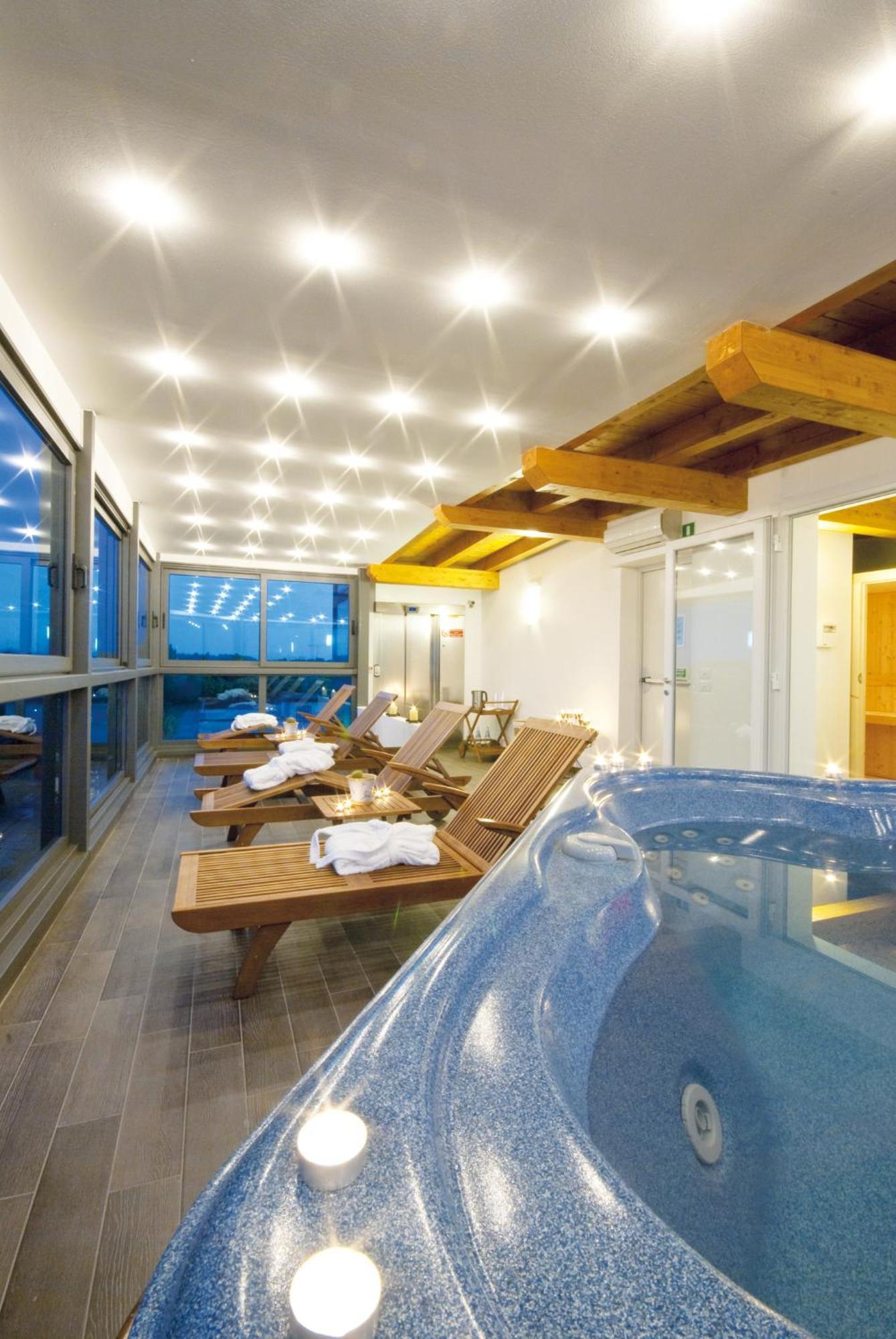 Hotel Bellevue Lignano Sabbiadoro Bagian luar foto