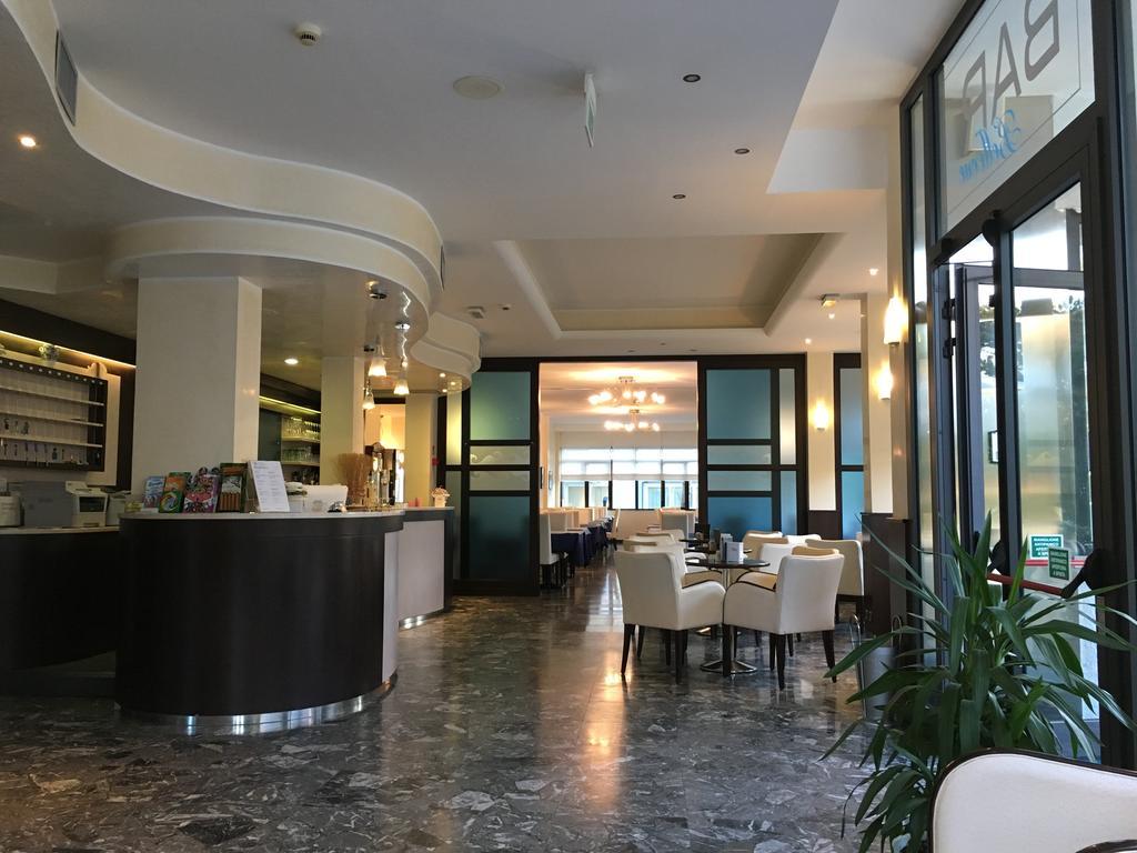 Hotel Bellevue Lignano Sabbiadoro Bagian luar foto