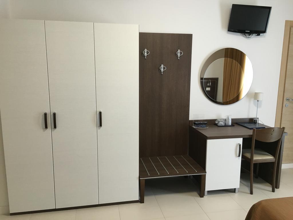 Hotel Bellevue Lignano Sabbiadoro Bagian luar foto