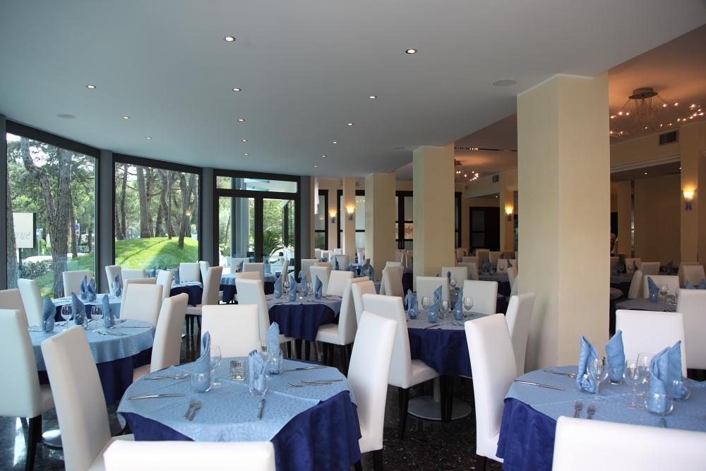 Hotel Bellevue Lignano Sabbiadoro Bagian luar foto