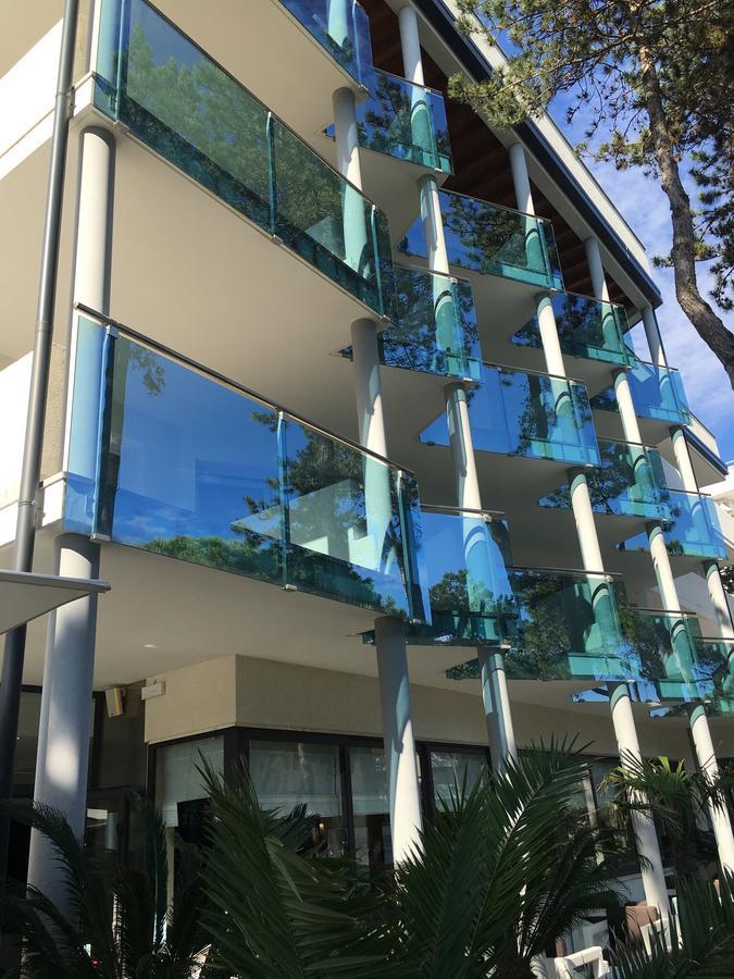 Hotel Bellevue Lignano Sabbiadoro Bagian luar foto