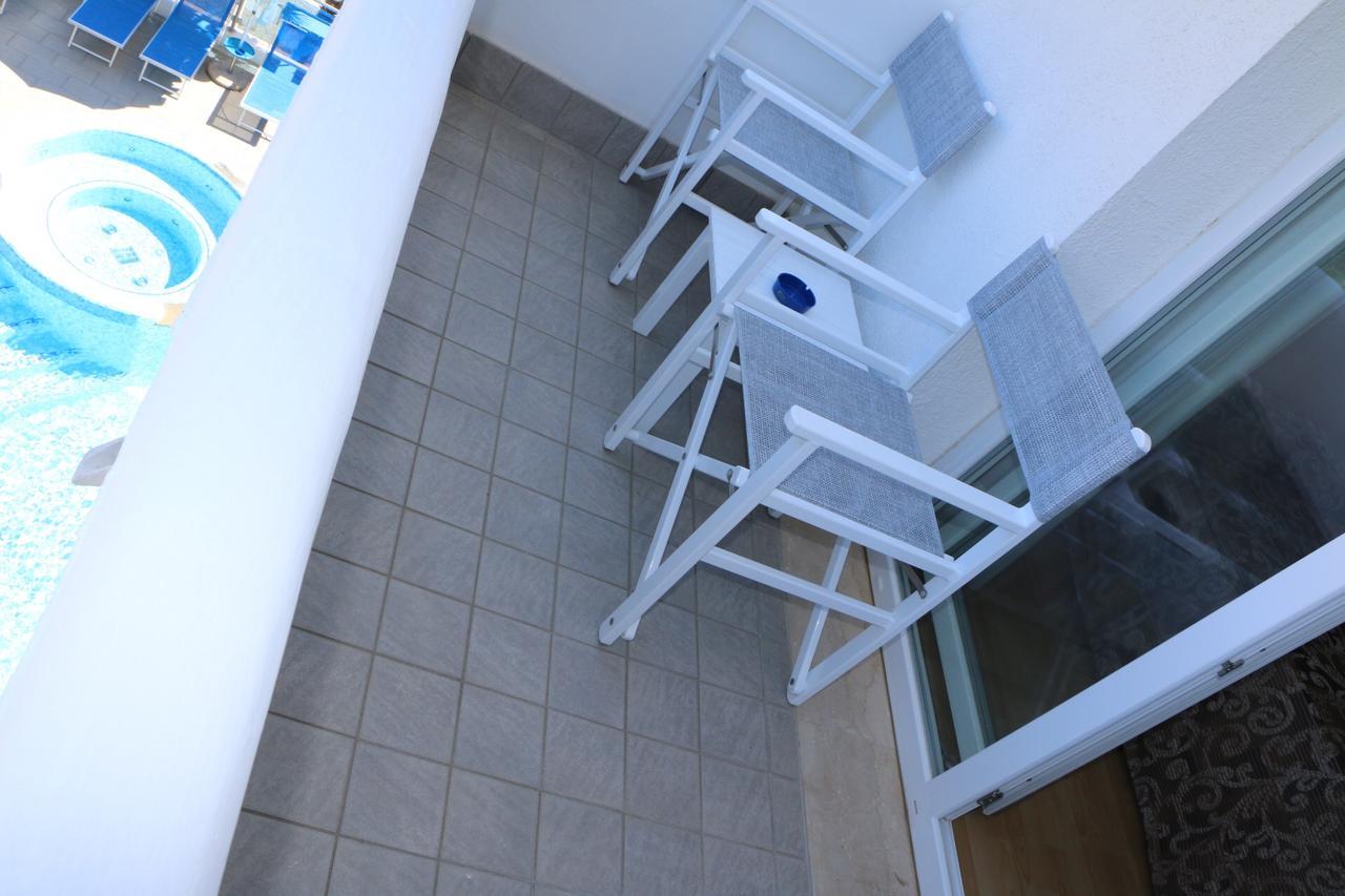 Hotel Bellevue Lignano Sabbiadoro Bagian luar foto