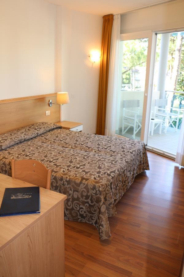 Hotel Bellevue Lignano Sabbiadoro Bagian luar foto