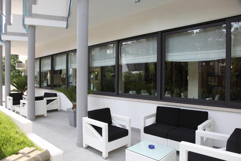 Hotel Bellevue Lignano Sabbiadoro Bagian luar foto